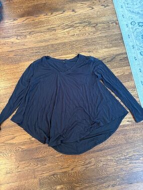 Lululemon- Black Long Sleeve Loose/Relaxed Fit Shirt- Medium